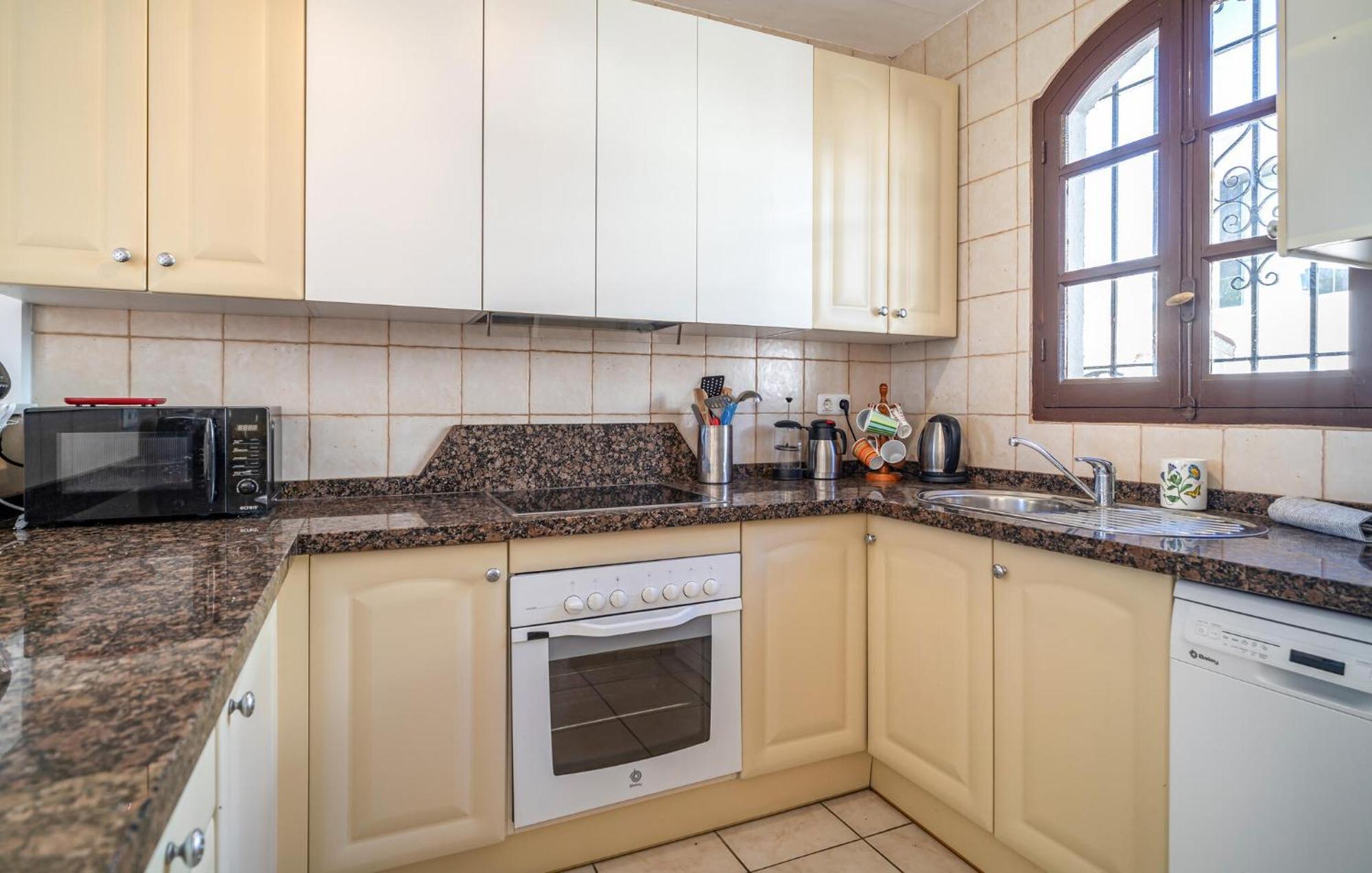 Semesterbostad Gorgeous In With House Sea View
